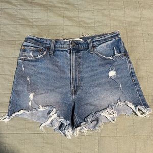 Abercromie high rise 4 inch mom short